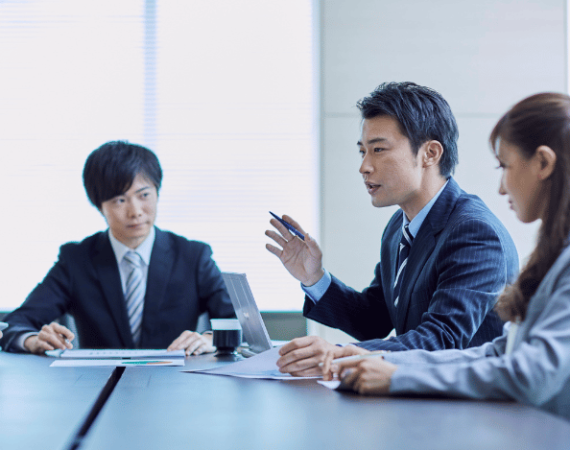 New to management? Discover 7 essential leadership skills first-time managers need to build trust, set expectations, give feedback and lead confidently in their first 90 days.