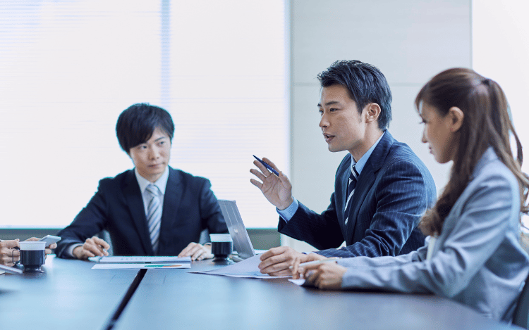 New to management? Discover 7 essential leadership skills first-time managers need to build trust, set expectations, give feedback and lead confidently in their first 90 days.
